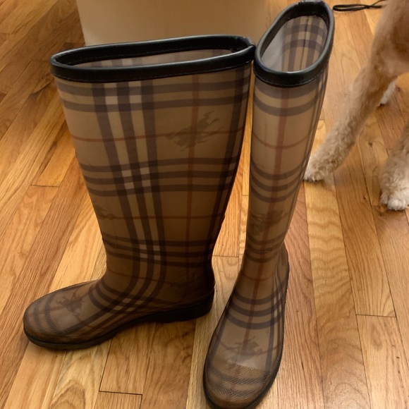 COPY - Knee Burberry rain boots lightly used CLASSIC - Picture 1 of 6